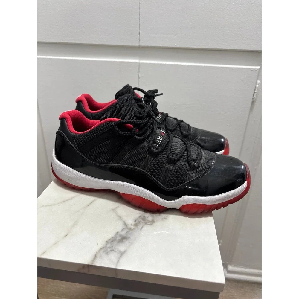 Air Jordan 11 Retro Low Bred - Size 11